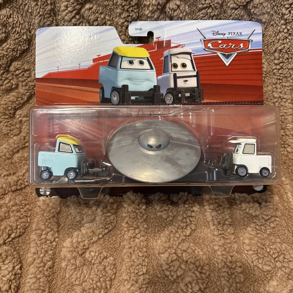 Disney Pixar Cars NICOLE REVWELL JESSIE WHEELIN MOVIE PROP UFO SPACESHIP - New